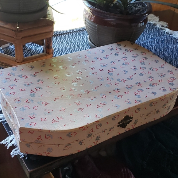 Vintage vanity hand mirror/brush set - Picture 9 of 10